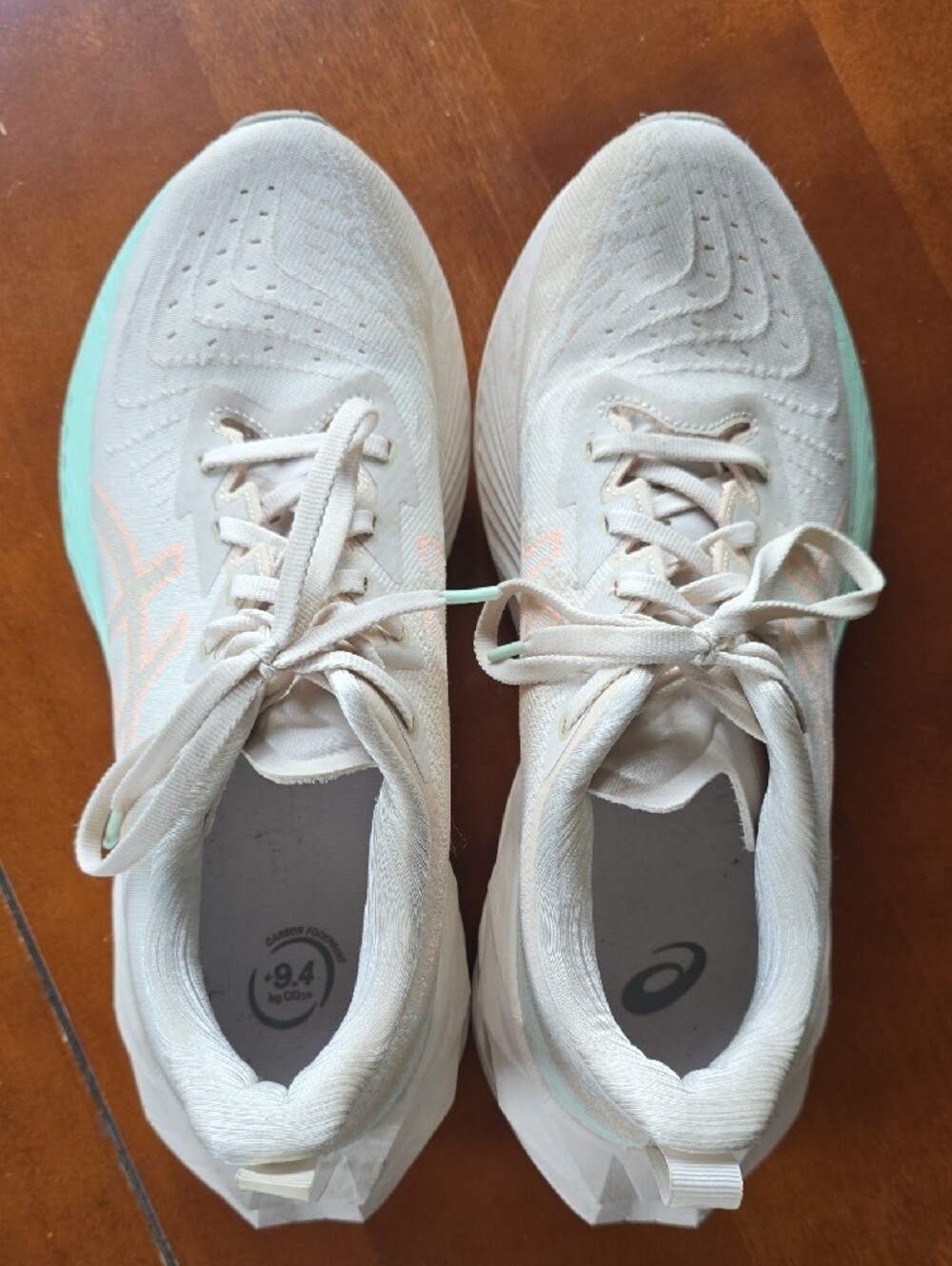 Asics Novablast/Fitblast + Women's   10 Running Shoes - Like New - Picture 6 of 8